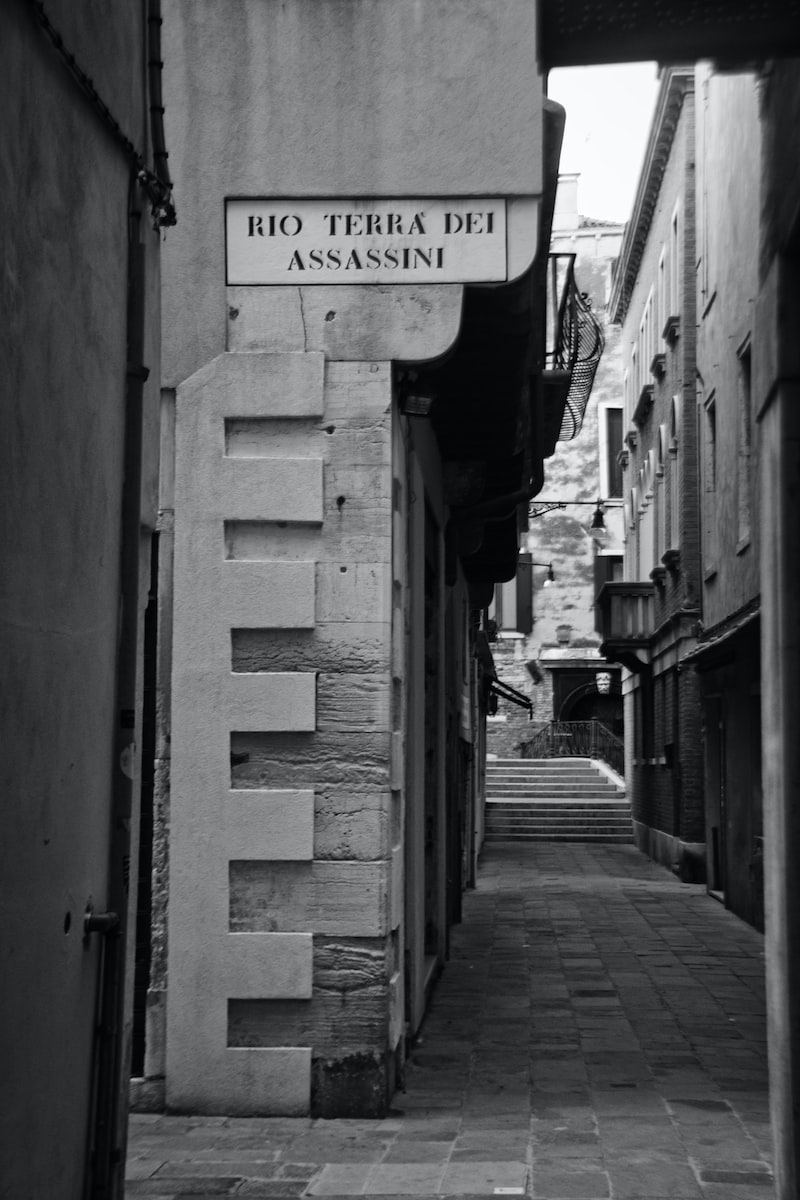 Konak ve Silah Ticareti Konak ve Silah Ticareti